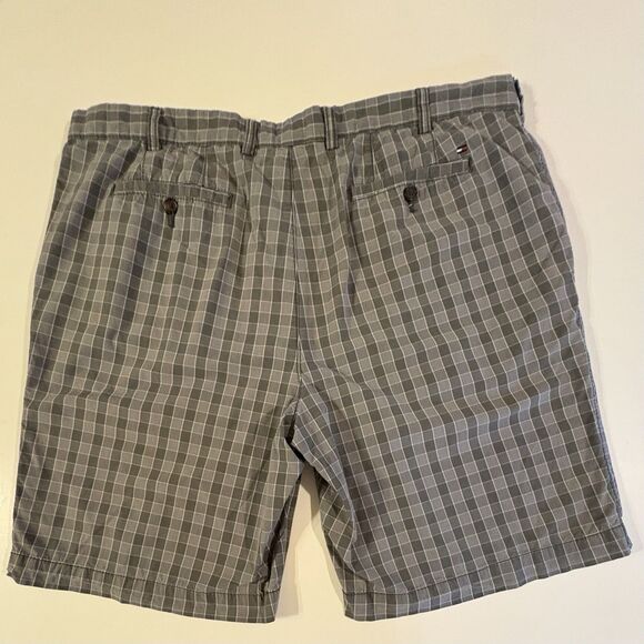 TOMMY HILFIGER Men's Gray Plaid Flat Front Chino Bermuda Shorts Size 40 - Picture 2 of 12